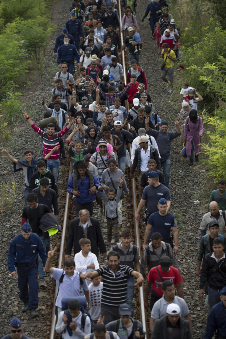 migrants guarded by police