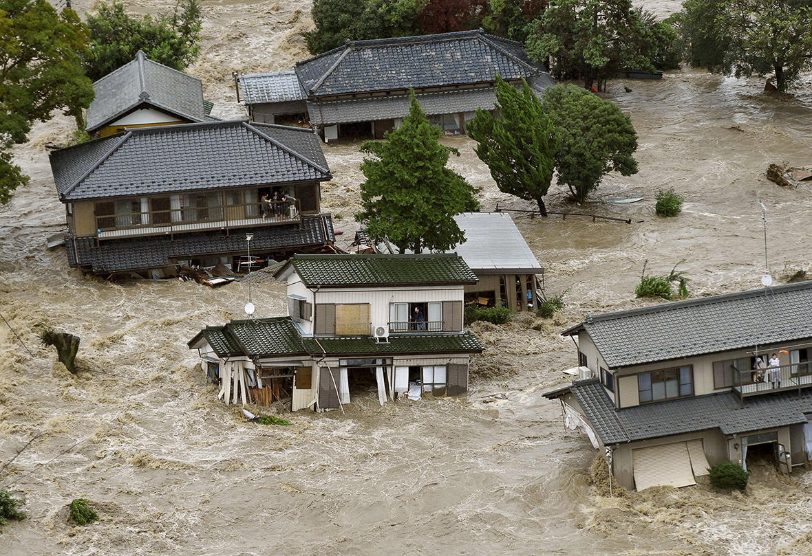 Japan storm Etau floods