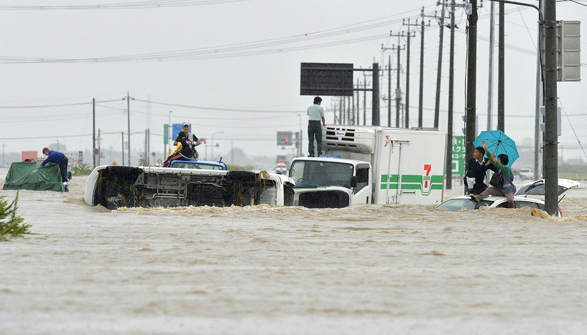 Japan storm Etau floods