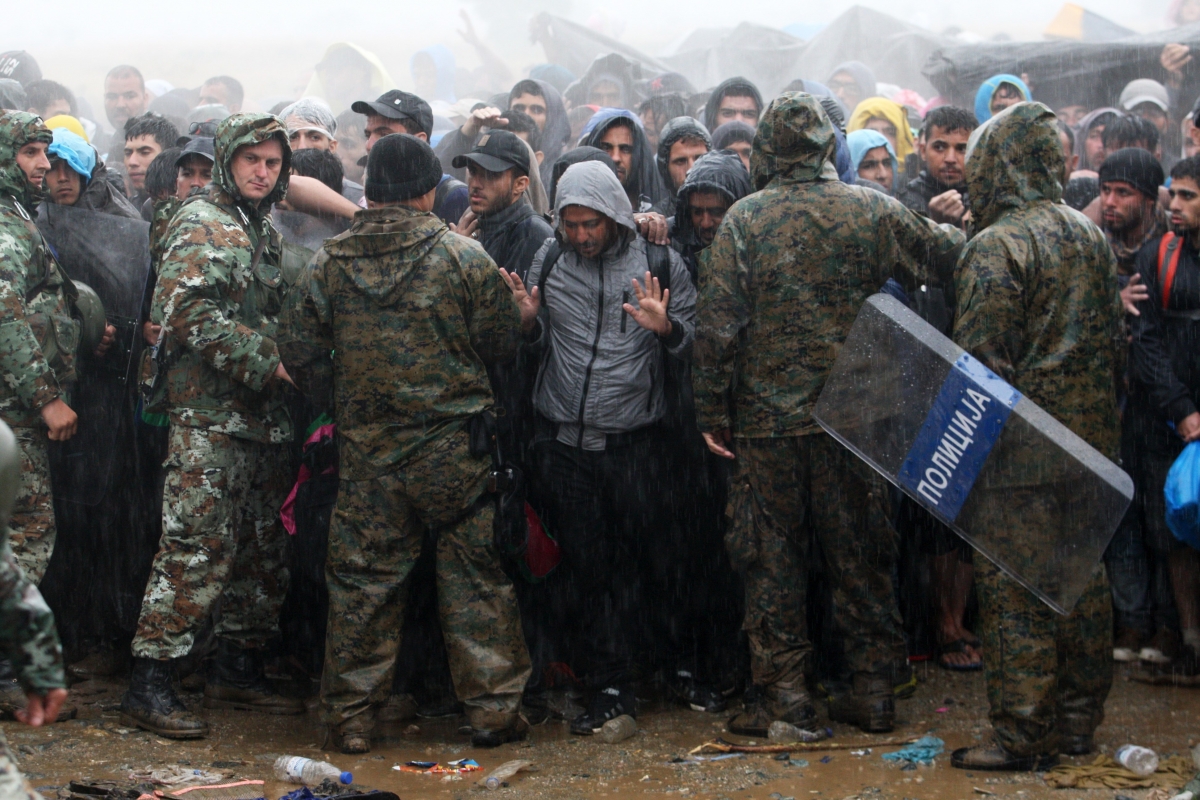Refugees rain Greece Macedonia