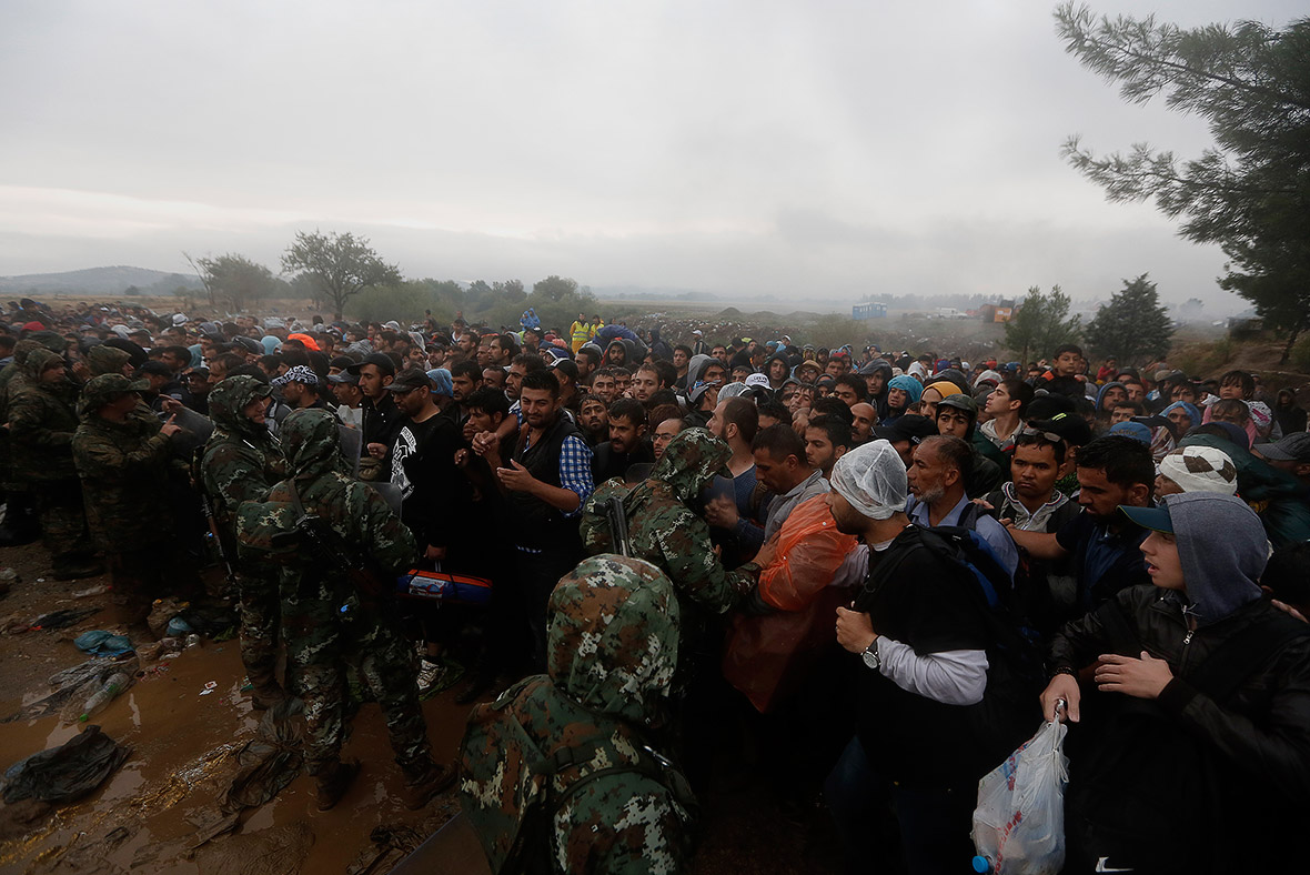 Refugees rain Greece Macedonia