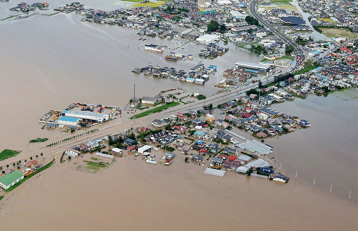 Japan storm Etau floods