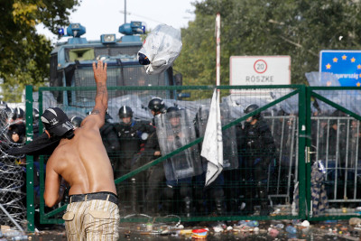 Migrants refugees Hungary border Horgos