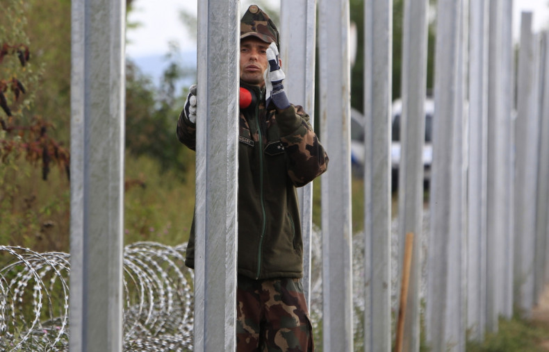Hungary fence migrants