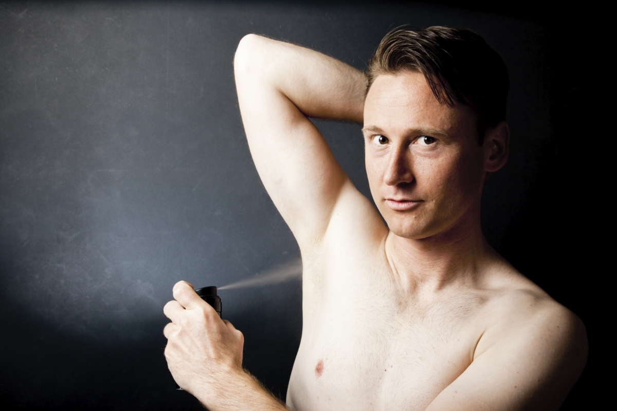 How do deodorants and antiperspirants work and what is the difference