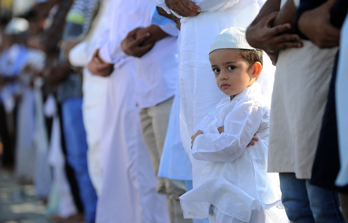 Eid al-Adha 2015: Images show Muslims celebrating Feast of Sacrifice ...