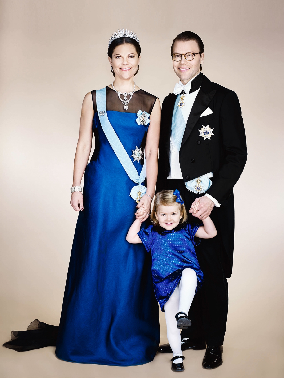 Sweden's Princess Estelle dances in new official royal photo