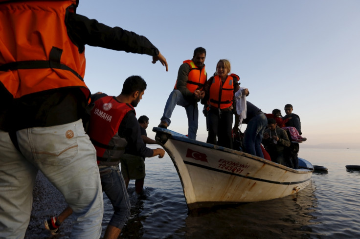 Syrian refugees disembark