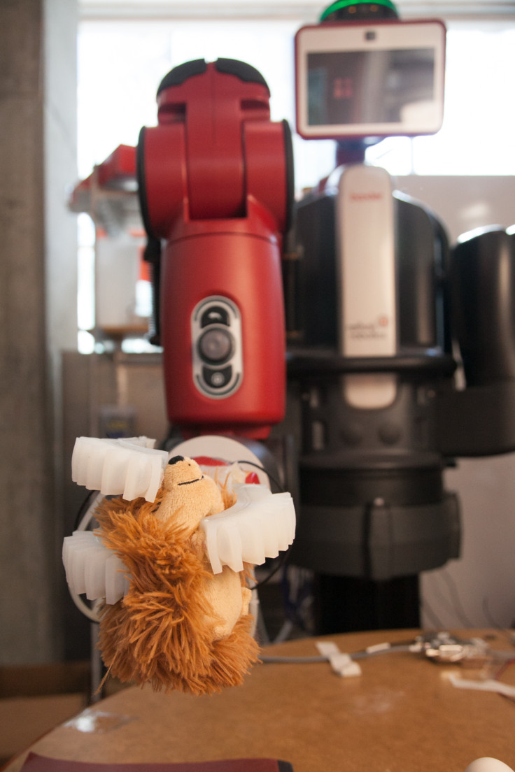 MIT robotic hand picks up Beanie Baby