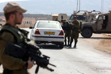 Israeli soldiers palestinian car checkpoint 
