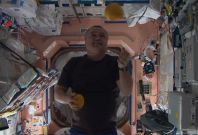 Juggle oranges in space