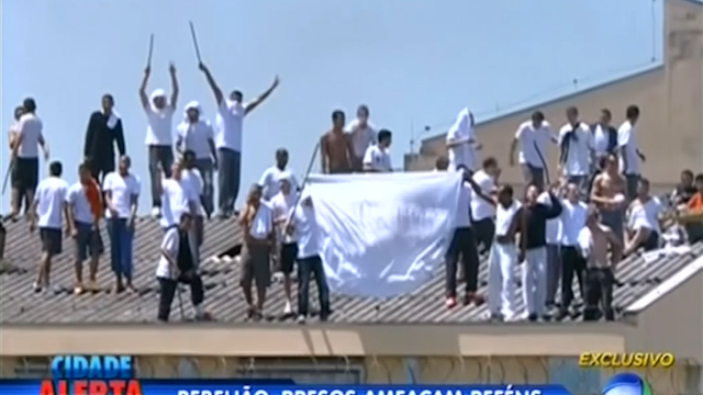Brazil: Rioting prisoners threaten to throw inmates off roof of ...
