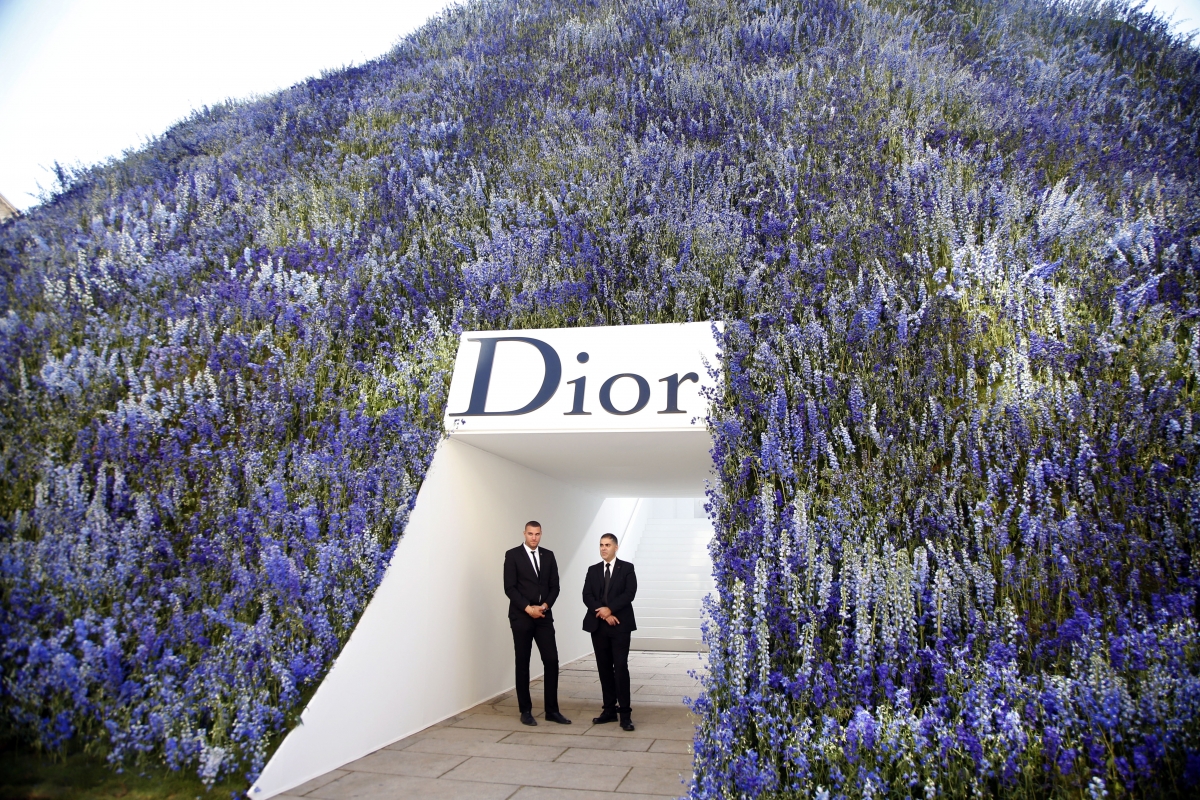 Christian Dior SS16 runway set