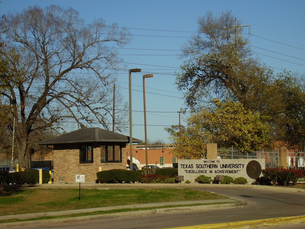 texas-southern-university-lockdown-after-shooting-in-student-housing-complex