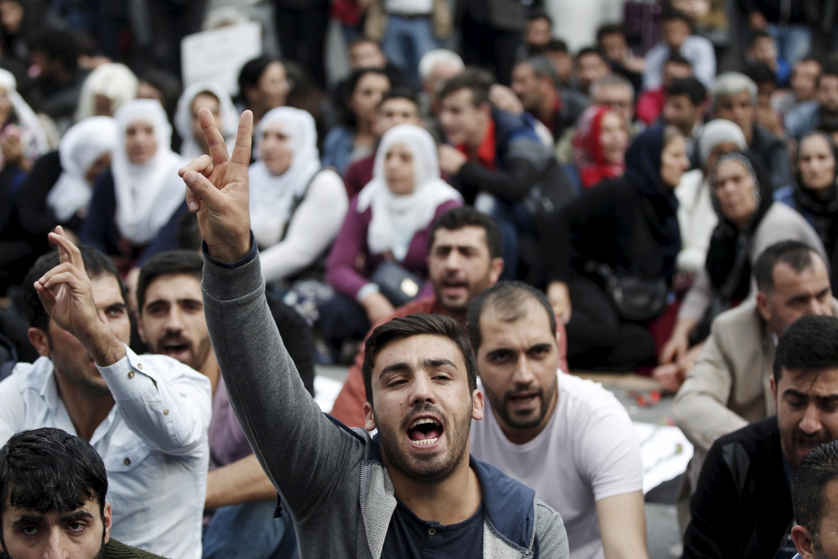 Turkey: Protesters clash with police in Istanbul the day after Ankara ...