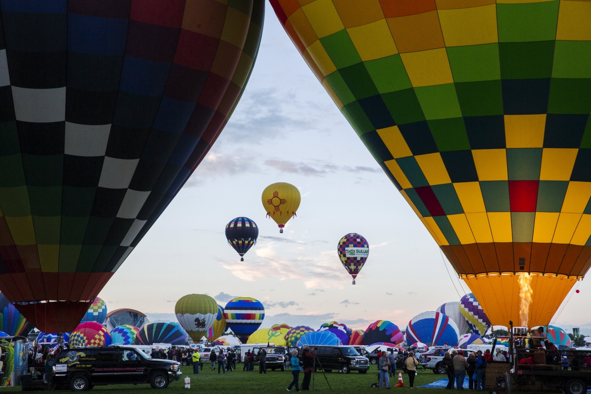 Colourful balloons light up the sky for Albuquerque Balloon Fiesta ...