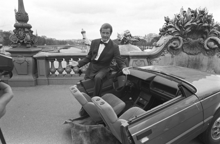 Roger Moore A View To Kill set