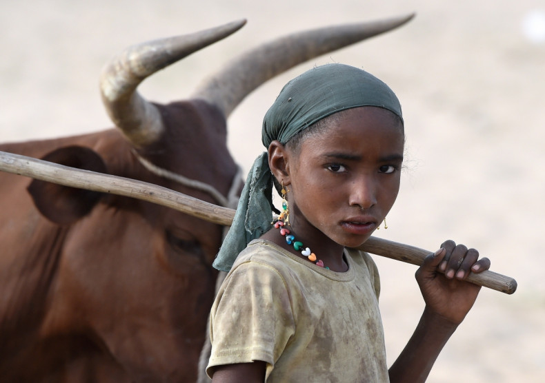 Child in Chad desert