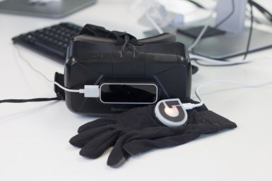 virtual reality glove haptic surgery