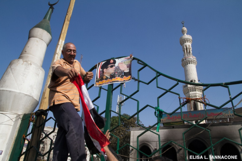 Supporter mounts Sisi image