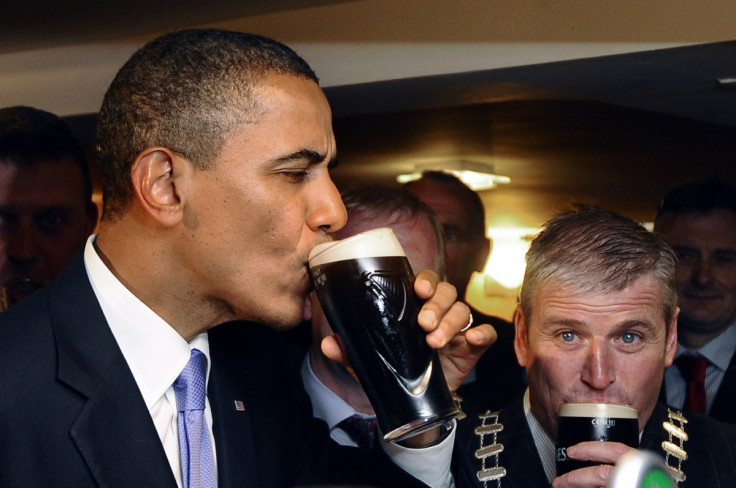 Obama drinks guinness