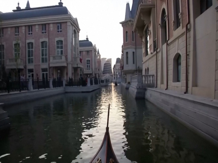 A fake Venitian canal in China