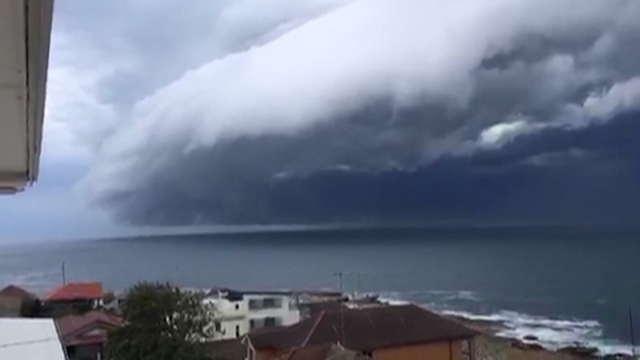 Australia: Time-lapse video shows dramatic shelf storm clouds move over ...