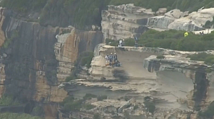 Australia: Footage shows dramatic cliff top rescue