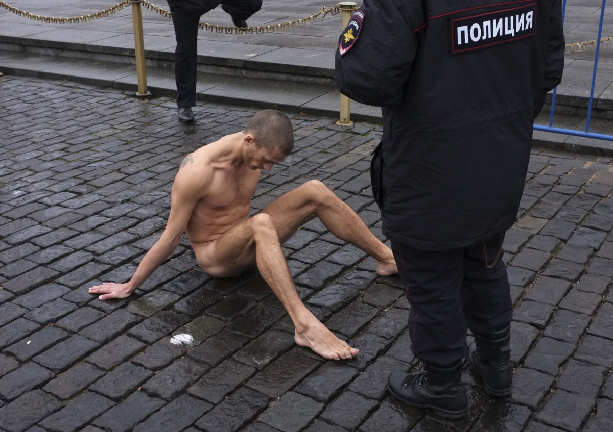 Pyotr Pavlensky nailed himself to the cobblestonesonRussia