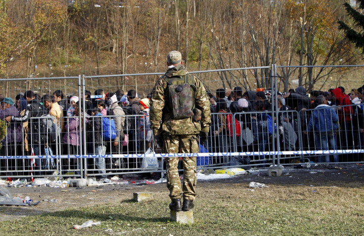 Slovenia border fence migrant crisis 