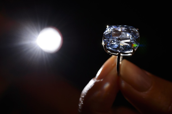 Blue Moon Diamond Sells For Record 4826m Ibtimes Uk 