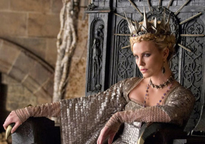 Charlize Theron as The Wicked Queen Charlize Theron as The Wicked Queen