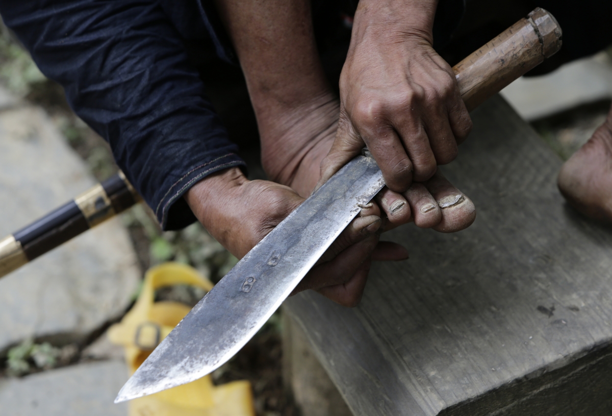 Indonesia Man kills wifes rapist, chops off his penis, cooks and eats it pic image