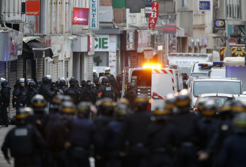 Police raids Saint Denis apartment