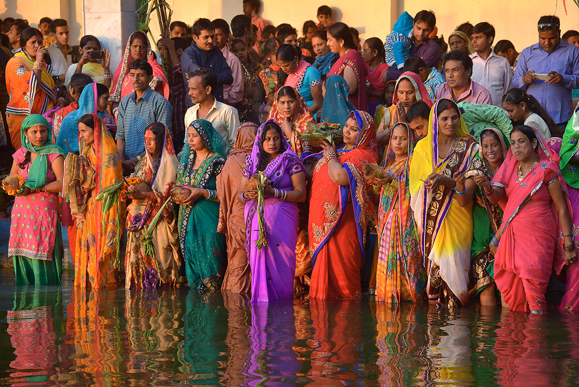 Chhath Puja Hindu Women In Nepal And India Pray To The Sun God To Protect Their Families 4681