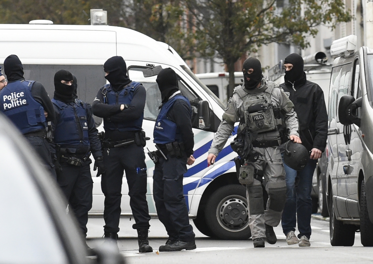 Paris attacks: Belgian police arrest nine in terror raid