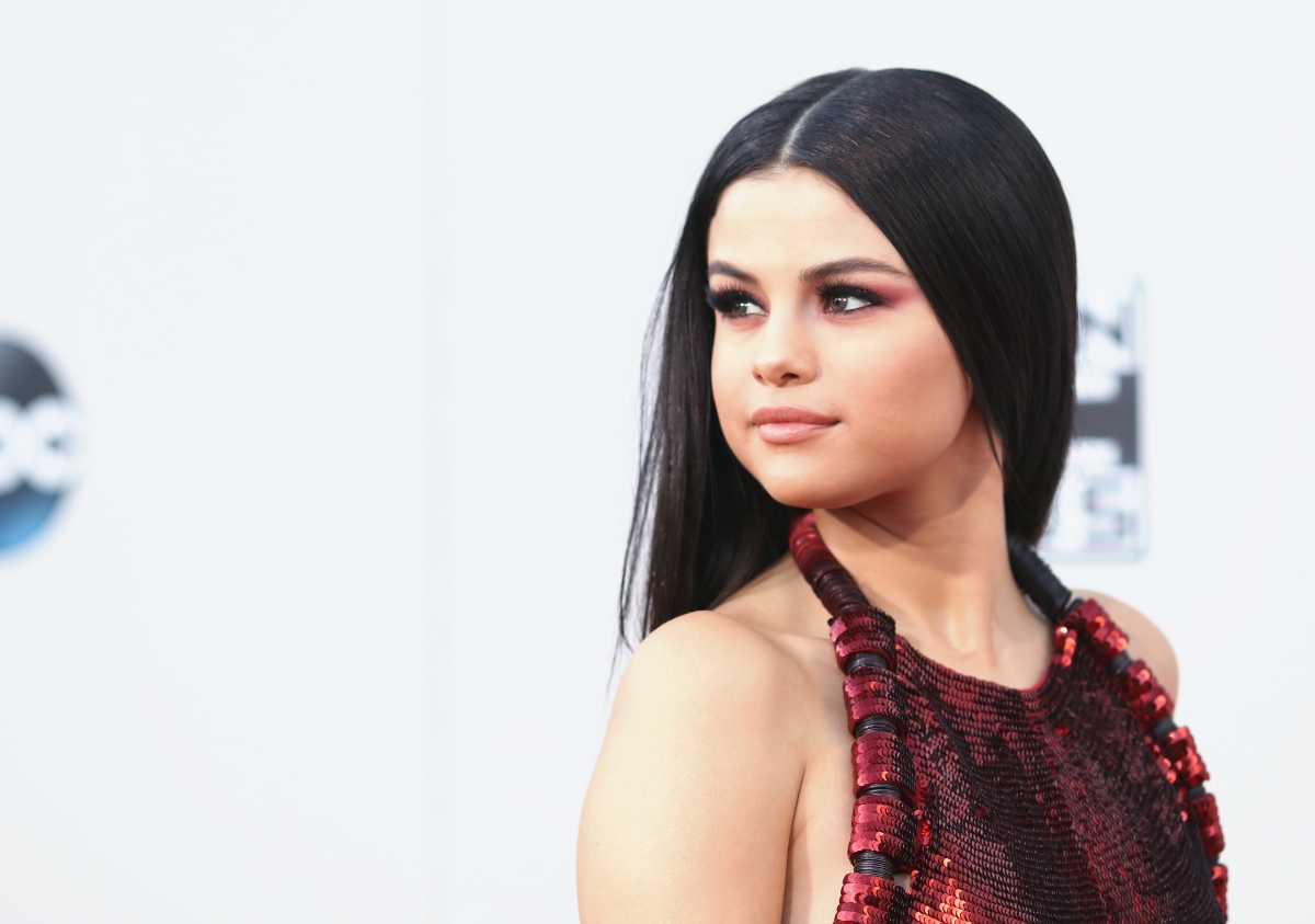 American Music Awards 2015 Red Carpet Selena Gomez Gwen