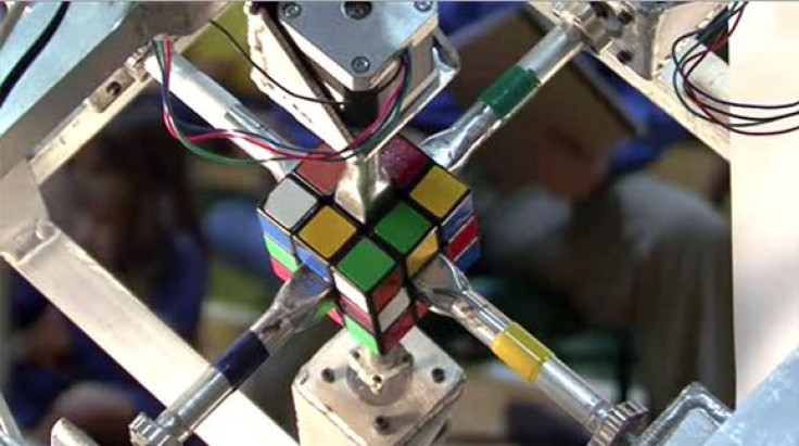 Zackary Gromko's robot solves Rubik cube