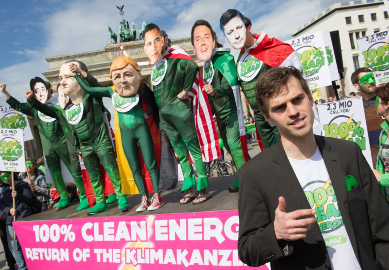 Campaigners call for 100% clean energy