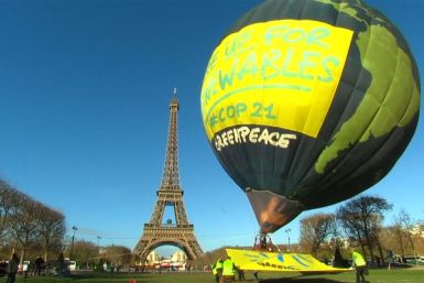 Greenpeace hot air balloon in Paris