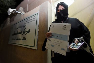 Women participate in Saudi Arabia elections