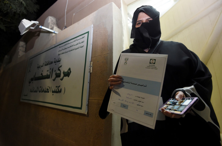 Women participate in Saudi Arabia elections