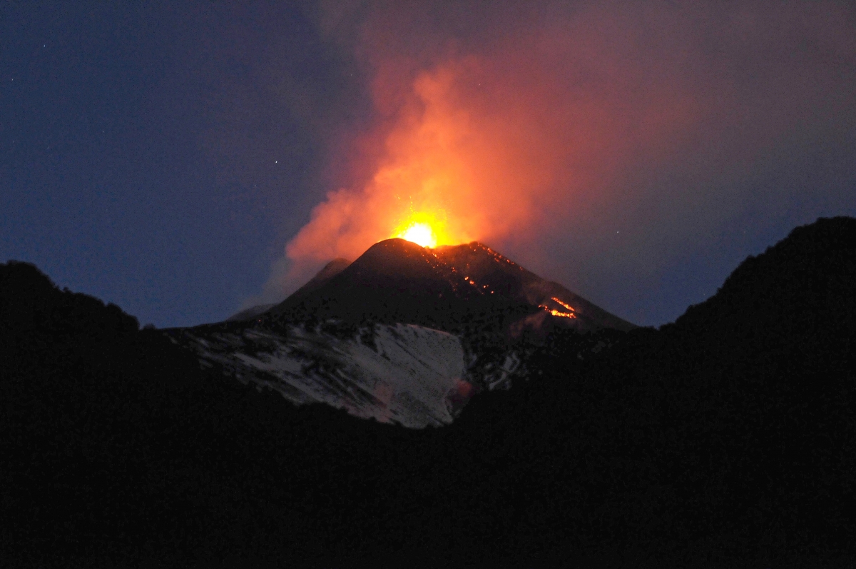 Mount Etna Sicily Sky Lights Up As Volcano Erupts Images, Photos, Reviews