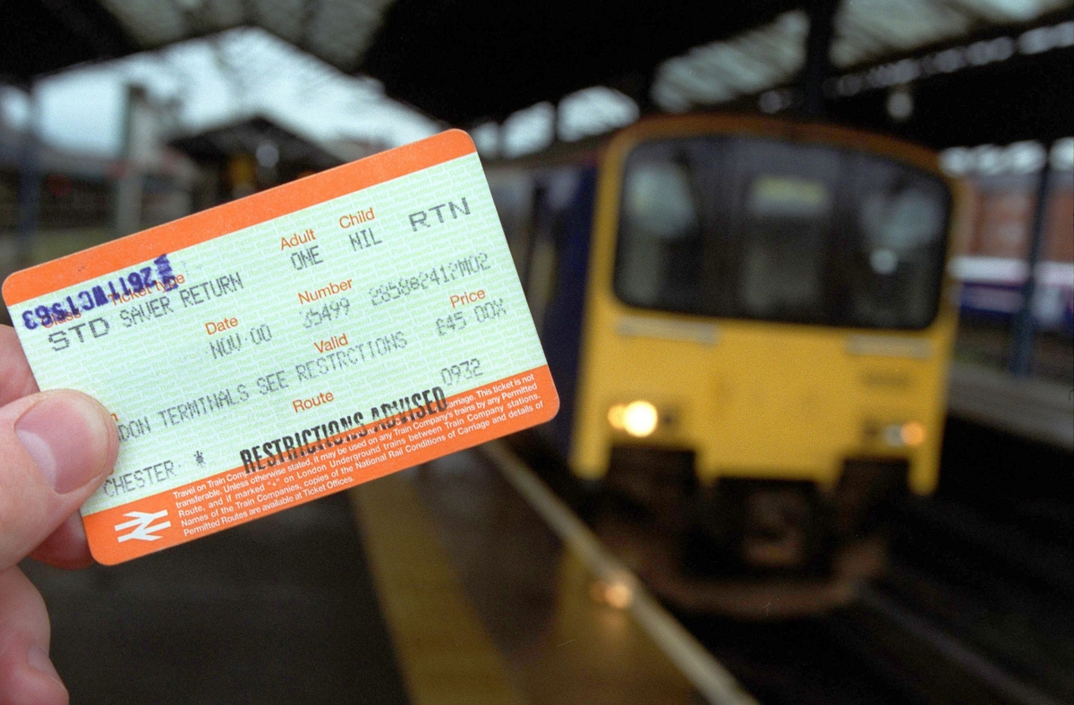 Rail Fares To Rise 1 1 From January 2016 Lowest Increase In 4 Years 