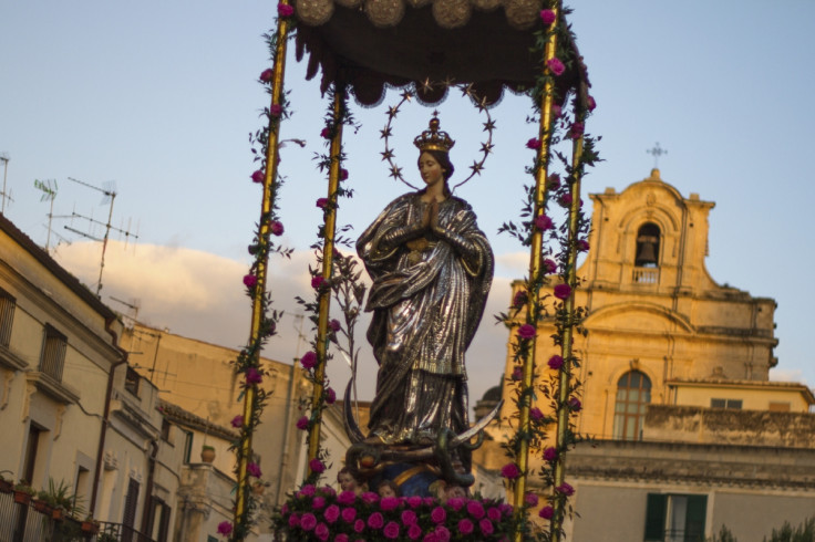 Madonna parade mafia sicily