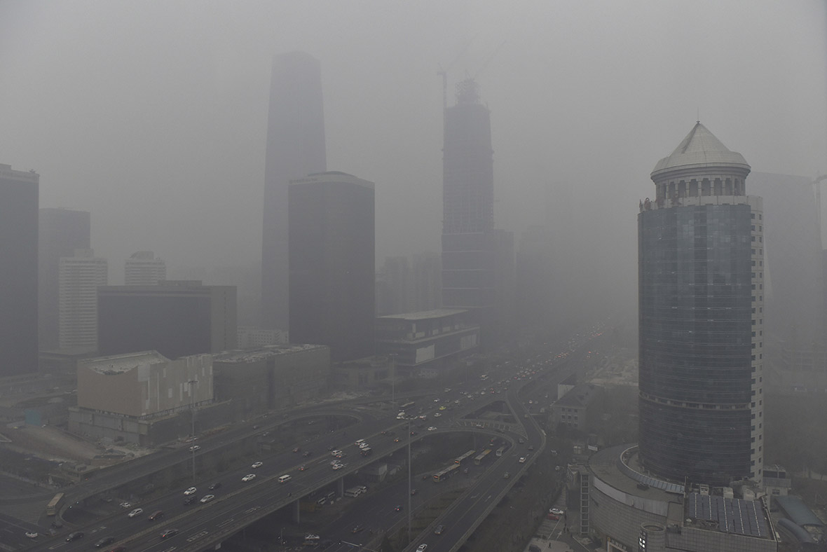 China Thick Smog Obscures Beijing Landmarks In First Ever Air Pollution Red Alert Ibtimes Uk 2135