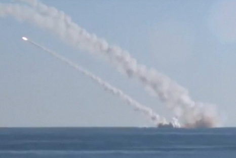 Russian sub launching missiles