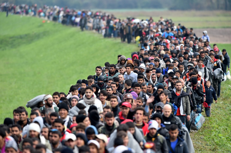 Refugees and migrants enter Slovenia in October
