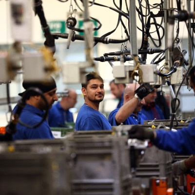 UK manufacturing faces pressure in 2016