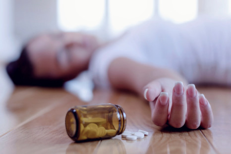 Pills drug overdose woman 